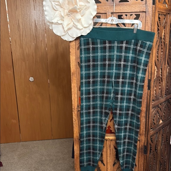 Women's Knitted Plaid Leggings in Teal and Black - Picture 6 of 6